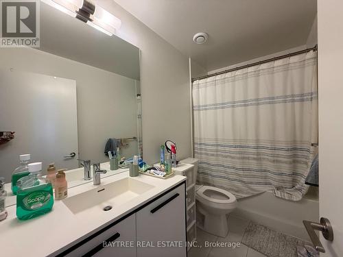 403 - 185 Deerfield Road, Newmarket, ON - Indoor Photo Showing Bathroom