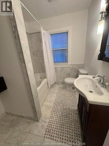 1479 Parent Unit# Upper, Windsor, ON - Indoor Photo Showing Bathroom