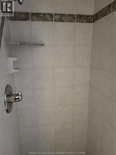 380 Pelissier Unit# 905, Windsor, ON - Indoor Photo Showing Bathroom