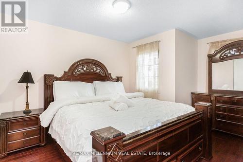 5525 Heatherleigh Avenue, Mississauga, ON - Indoor Photo Showing Bedroom