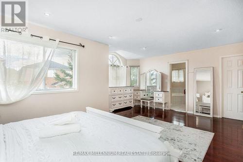 5525 Heatherleigh Avenue, Mississauga, ON - Indoor Photo Showing Bedroom