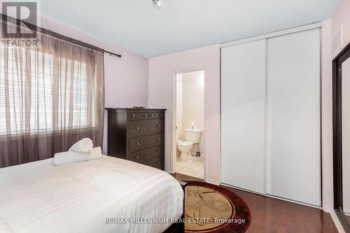 5525 Heatherleigh Avenue, Mississauga, ON - Indoor Photo Showing Bedroom