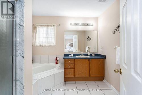 5525 Heatherleigh Avenue, Mississauga, ON - Indoor Photo Showing Bathroom