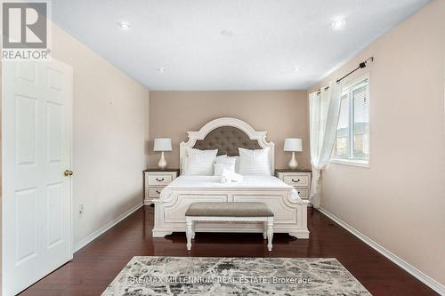 5525 Heatherleigh Avenue, Mississauga, ON - Indoor Photo Showing Bedroom