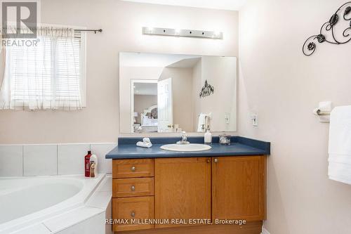 5525 Heatherleigh Avenue, Mississauga, ON - Indoor Photo Showing Bathroom