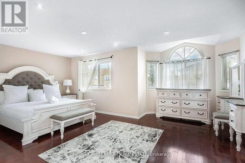 5525 Heatherleigh Avenue, Mississauga, ON - Indoor Photo Showing Bedroom