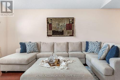 5525 Heatherleigh Avenue, Mississauga, ON - Indoor Photo Showing Living Room