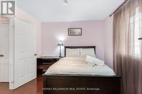 5525 Heatherleigh Avenue, Mississauga, ON - Indoor Photo Showing Bedroom