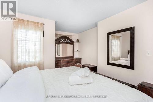 5525 Heatherleigh Avenue, Mississauga, ON - Indoor Photo Showing Bedroom