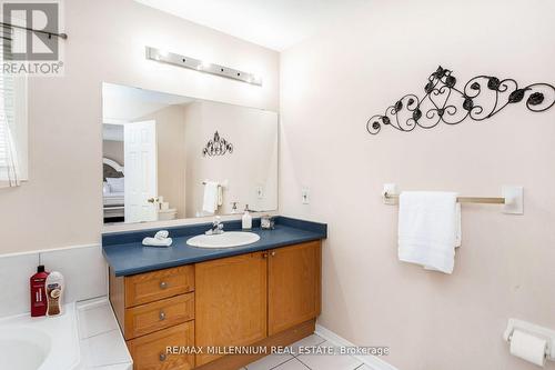 5525 Heatherleigh Avenue, Mississauga, ON - Indoor Photo Showing Bathroom