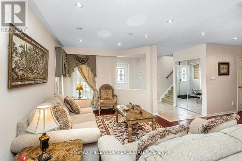5525 Heatherleigh Avenue, Mississauga, ON - Indoor Photo Showing Living Room