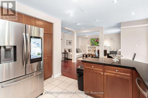 5525 Heatherleigh Avenue, Mississauga, ON - Indoor Photo Showing Kitchen
