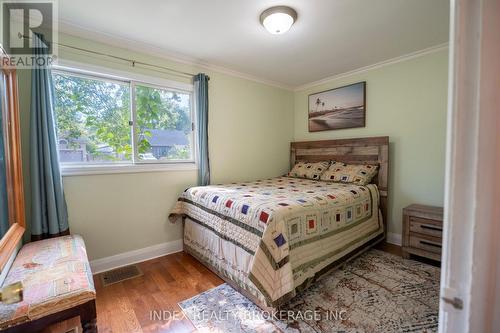 1073 Kent Avenue E, Oakville, ON - Indoor Photo Showing Bedroom