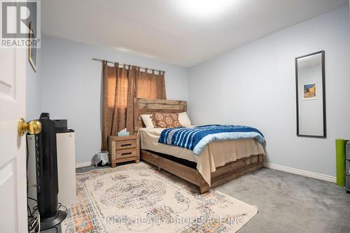 1073 Kent Avenue E, Oakville, ON - Indoor Photo Showing Bedroom