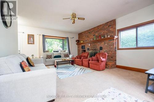 1073 Kent Avenue E, Oakville, ON - Indoor Photo Showing Living Room