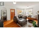 1852 Marshall Street, Kelowna, BC  - Indoor Photo Showing Living Room 
