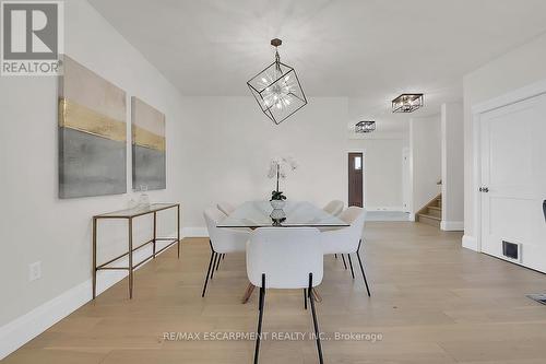 8184 Airport Road E, Hamilton, ON - Indoor Photo Showing Dining Room