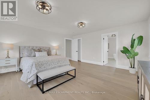 8184 Airport Road E, Hamilton, ON - Indoor Photo Showing Bedroom