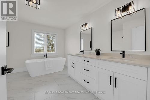 8184 Airport Road E, Hamilton, ON - Indoor Photo Showing Bathroom