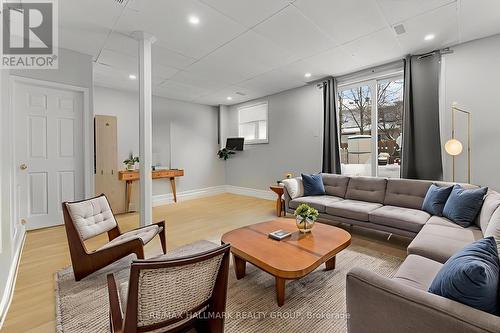 62 Whalings Circle, Ottawa, ON - Indoor Photo Showing Living Room
