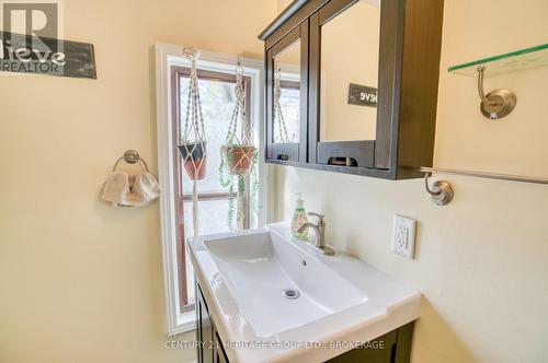 143 Green Street, Deseronto (Deseronto (Town)), ON - Indoor Photo Showing Bathroom