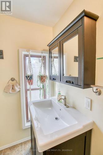143 Green Street, Deseronto (Deseronto (Town)), ON - Indoor Photo Showing Bathroom