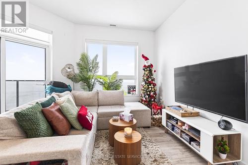 631 - 125 Shoreview Place S, Hamilton, ON - Indoor Photo Showing Living Room
