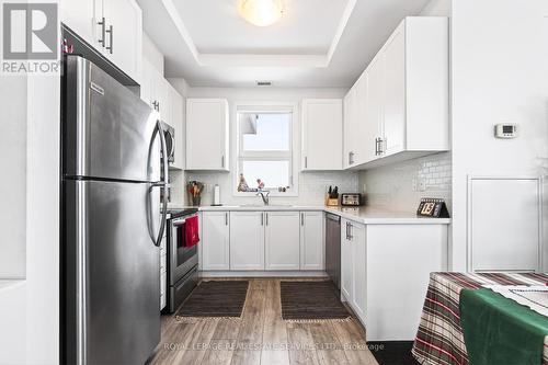 631 - 125 Shoreview Place S, Hamilton, ON - Indoor Photo Showing Kitchen With Stainless Steel Kitchen