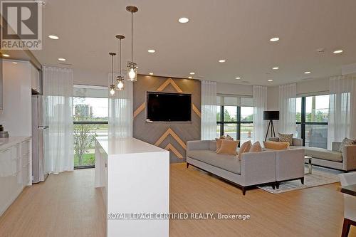 435 - 128 Grovewood Common, Oakville, ON - Indoor Photo Showing Living Room