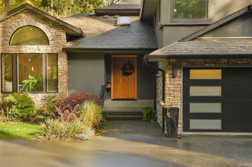 851 Sayward Rd, Saanich, BC 