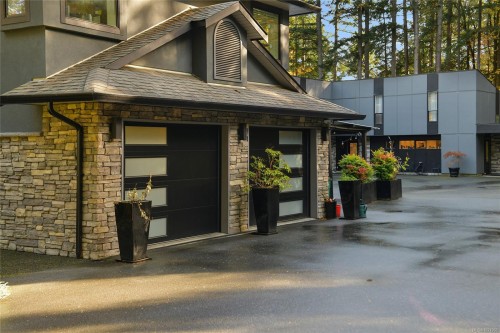 851 Sayward Rd, Saanich, BC 