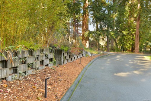 851 Sayward Rd, Saanich, BC 