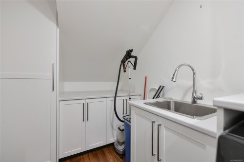 851 Sayward Rd, Saanich, BC 