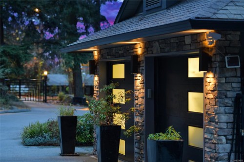 851 Sayward Rd, Saanich, BC 