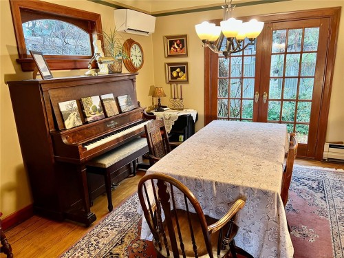 3681 Elliston Ave, Saanich, BC 