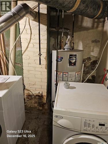 833 I Avenue N, Saskatoon, SK - Indoor Photo Showing Laundry Room