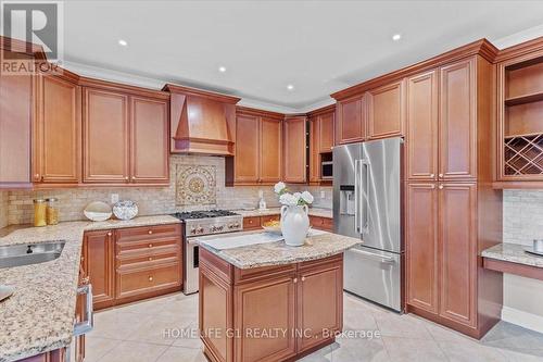 2355 North Ridge Trail, Oakville, ON - Indoor Photo Showing Kitchen