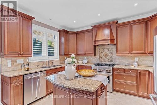 2355 North Ridge Trail, Oakville, ON - Indoor Photo Showing Kitchen With Double Sink