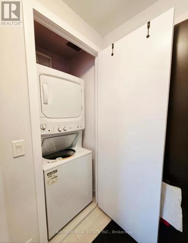 5007 - 2221 Yonge Street, Toronto, ON - Indoor Photo Showing Laundry Room