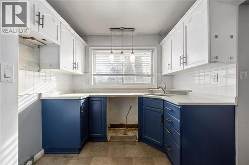 1282 Cathcart Boulevard, Sarnia, ON - Indoor Photo Showing Kitchen