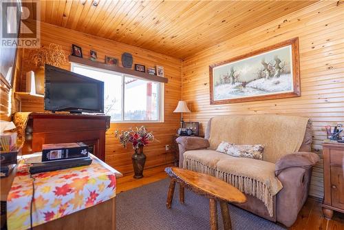 3 Onaping Lake, Onaping, ON - Indoor