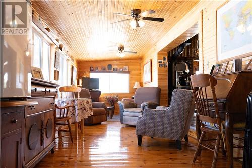 3 Onaping Lake, Onaping, ON - Indoor Photo Showing Living Room