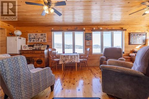 3 Onaping Lake, Onaping, ON - Indoor Photo Showing Living Room