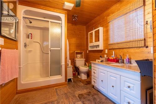 3 Onaping Lake, Onaping, ON - Indoor Photo Showing Bathroom