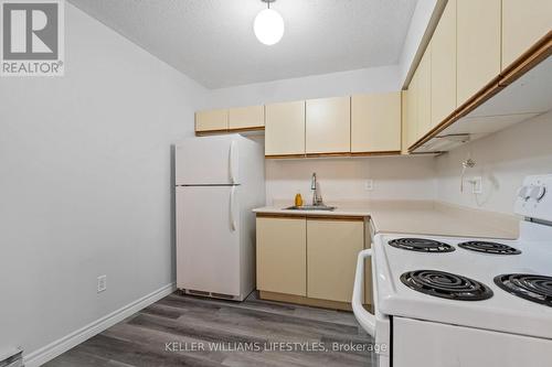 105 - 15 Jacksway Crescent, London North (North G), ON - Indoor Photo Showing Kitchen