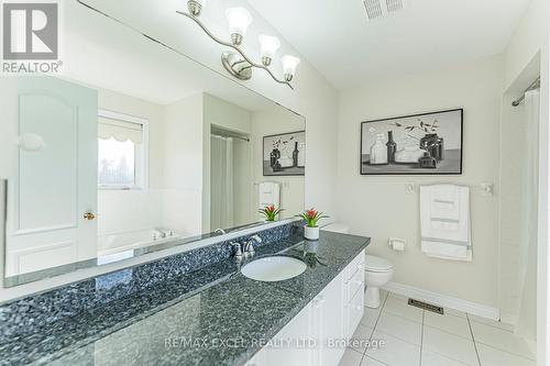 65 Falling River Drive, Richmond Hill, ON - Indoor Photo Showing Bathroom