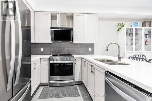 4798 16Th Avenue, Markham, ON - Indoor Photo Showing Kitchen With Stainless Steel Kitchen With Double Sink With Upgraded Kitchen