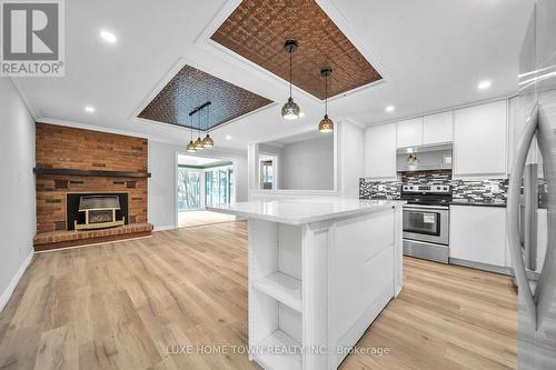 5 Centennial Drive, Brockton, ON - Indoor Photo Showing Kitchen With Upgraded Kitchen