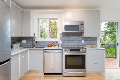 3715 Munn Rd, Highlands, BC 