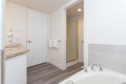 724-1600 Stroulger Rd, Nanoose Bay, BC - Indoor Photo Showing Bathroom